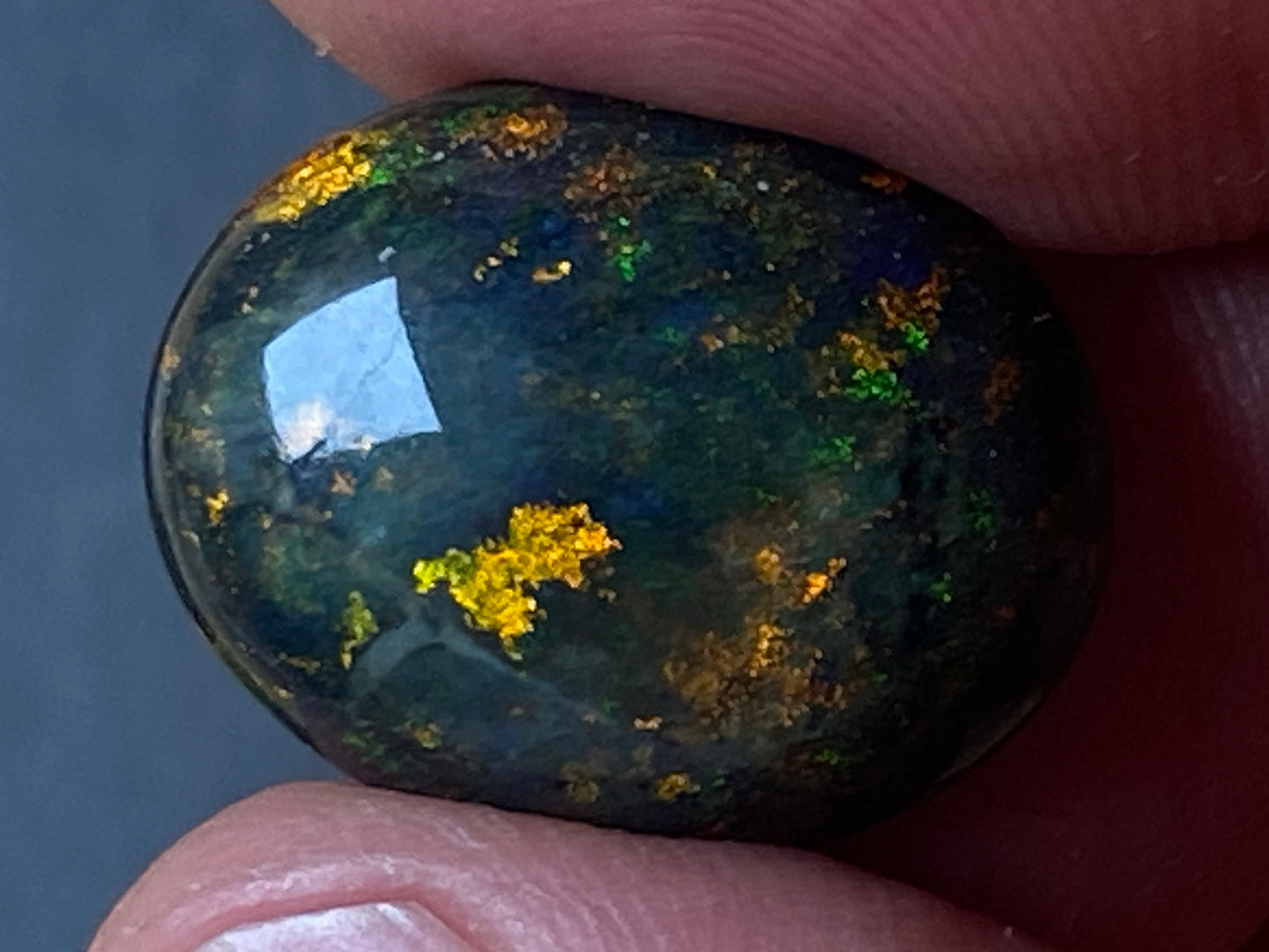 9.4 Carats, Australian Polished Black Boulder Matrix Stone, Full Colour Spectrum