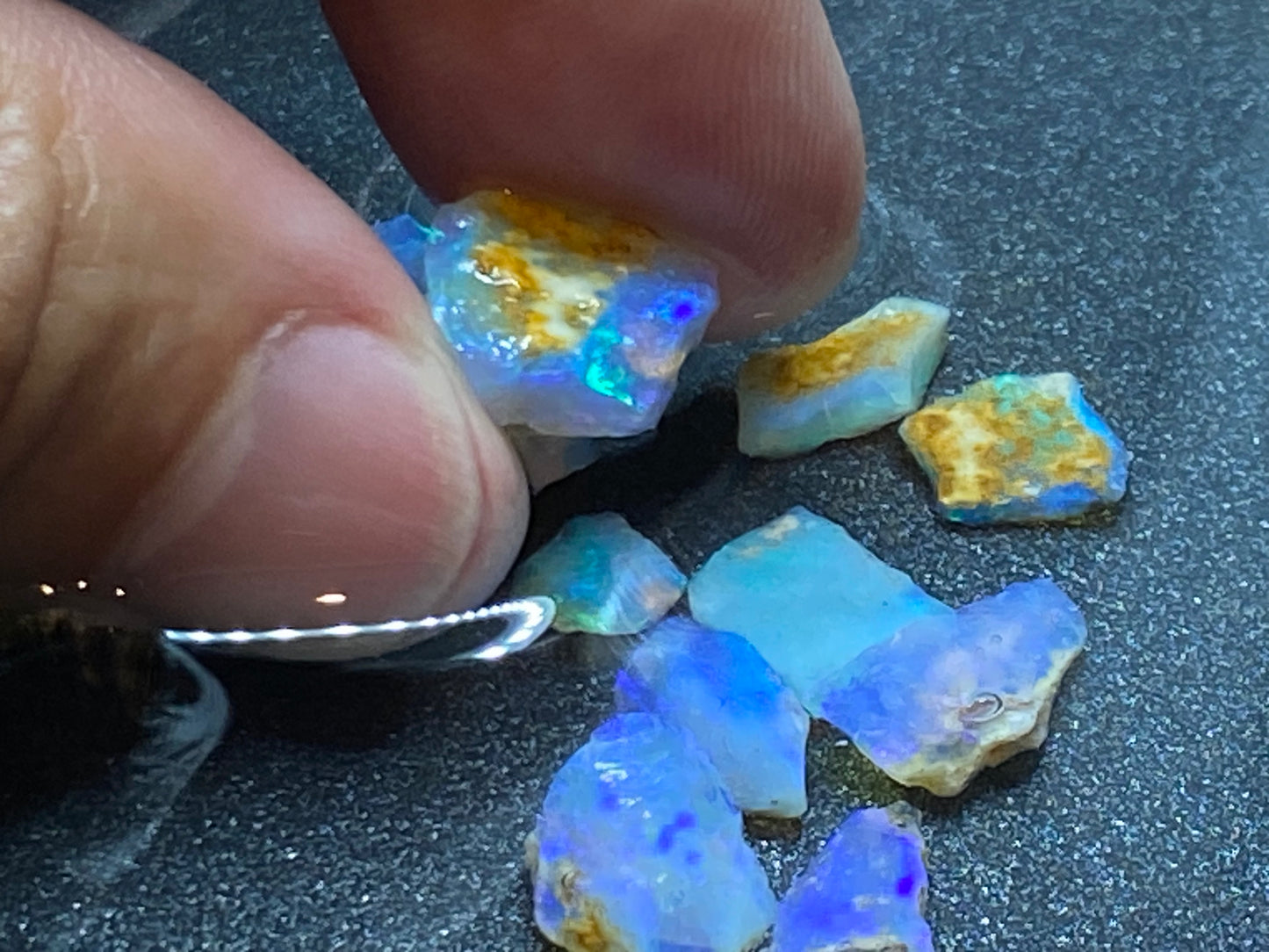 23 Cts Natural Australian Crystal Opal Parcel, Small Stones, In The Rough Coober Pedy