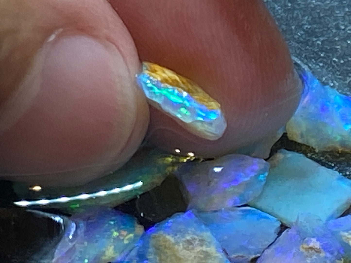 23 Cts Natural Australian Crystal Opal Parcel, Small Stones, In The Rough Coober Pedy