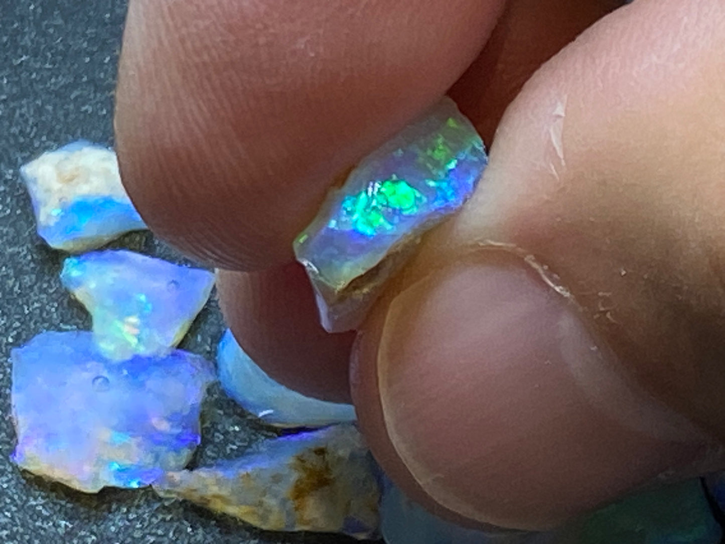 23 Cts Natural Australian Crystal Opal Parcel, Small Stones, In The Rough Coober Pedy