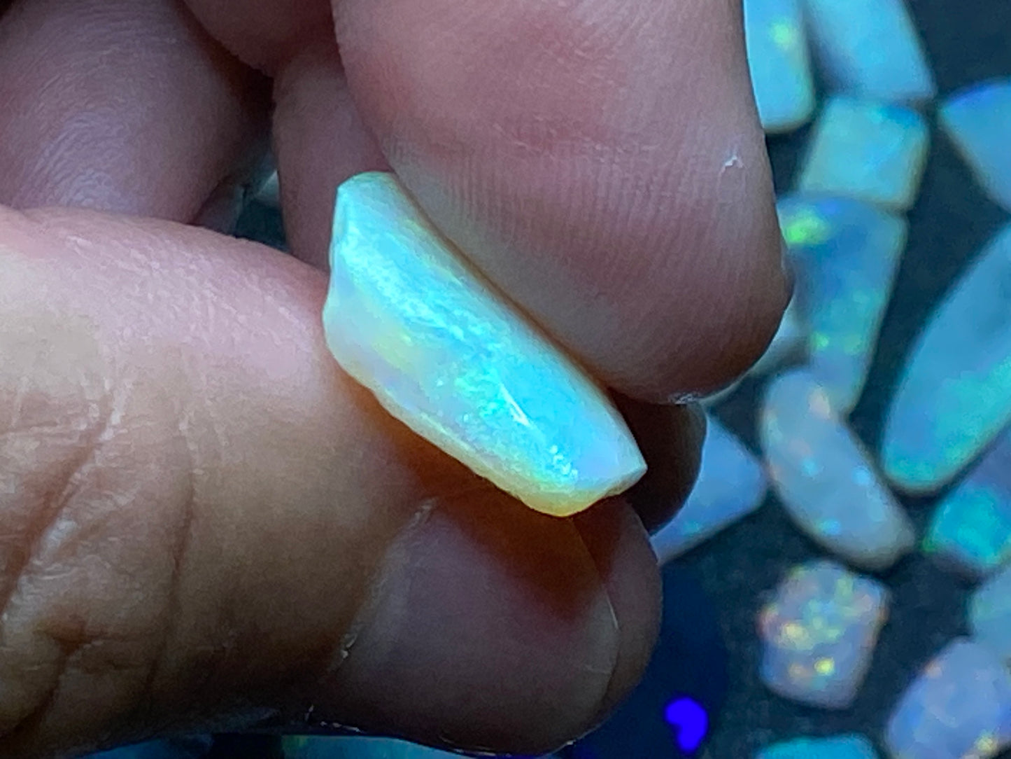 120 克拉天然澳大利亚蛋白石包裹,47 颗宝石,磨砂/原石,混合原矿