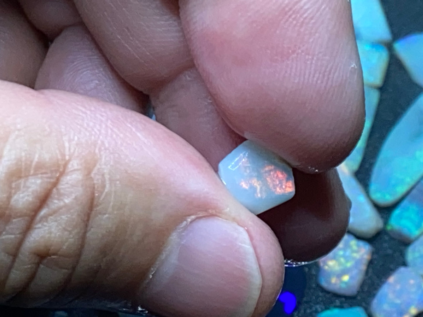120 克拉天然澳大利亚蛋白石包裹,47 颗宝石,磨砂/原石,混合原矿