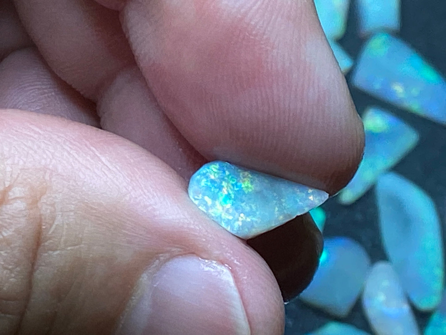 120 克拉天然澳大利亚蛋白石包裹,47 颗宝石,磨砂/原石,混合原矿