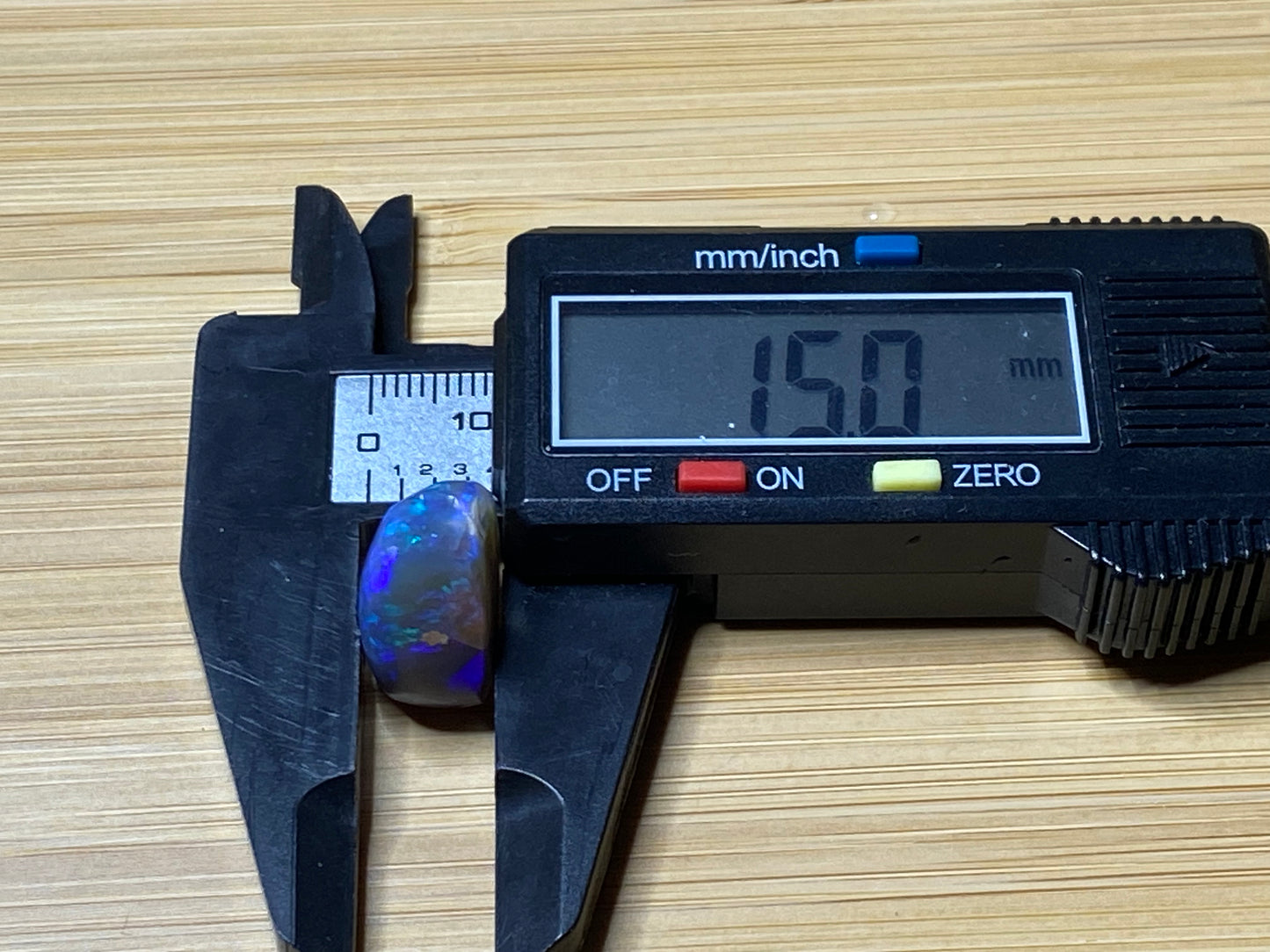 32 克拉天然澳大利亚蛋白石包裹,黑水晶诺比斯,闪电山脊