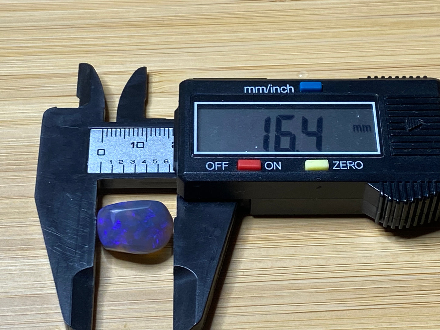 32 克拉天然澳大利亚蛋白石包裹,黑水晶诺比斯,闪电山脊