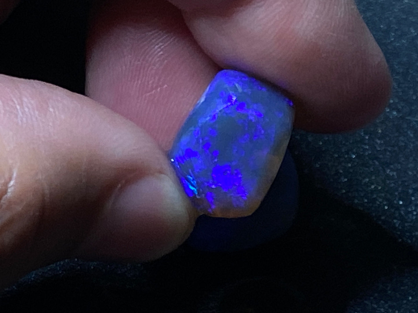 32 克拉天然澳大利亚蛋白石包裹,黑水晶诺比斯,闪电山脊