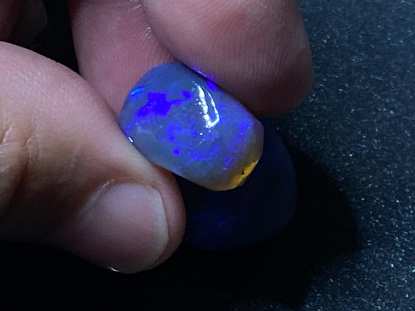 32 克拉天然澳大利亚蛋白石包裹,黑水晶诺比斯,闪电山脊