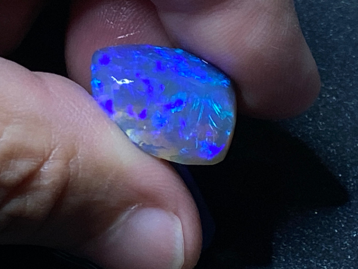 32 克拉天然澳大利亚蛋白石包裹,黑水晶诺比斯,闪电山脊