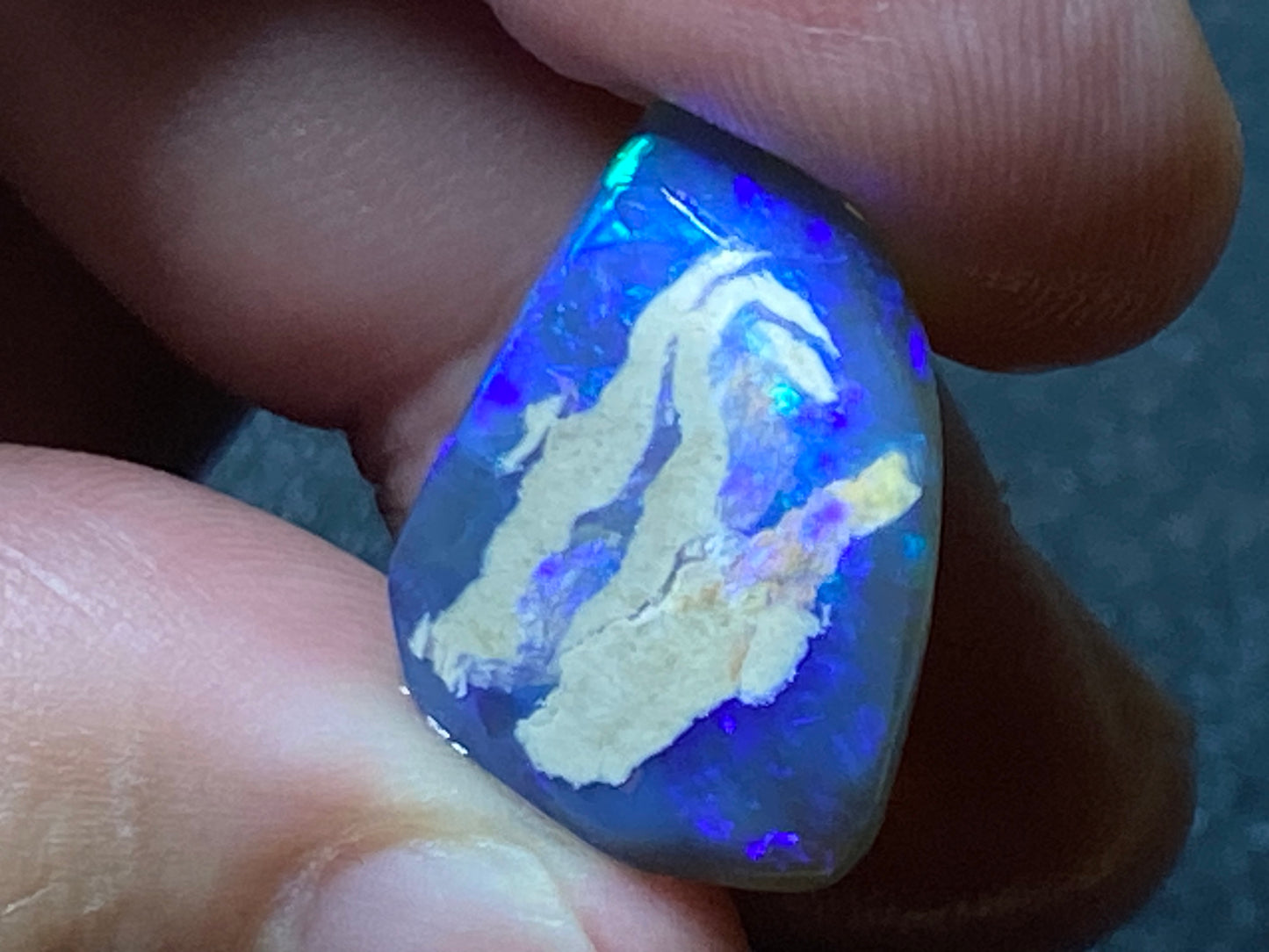 32 克拉天然澳大利亚蛋白石包裹,黑水晶诺比斯,闪电山脊