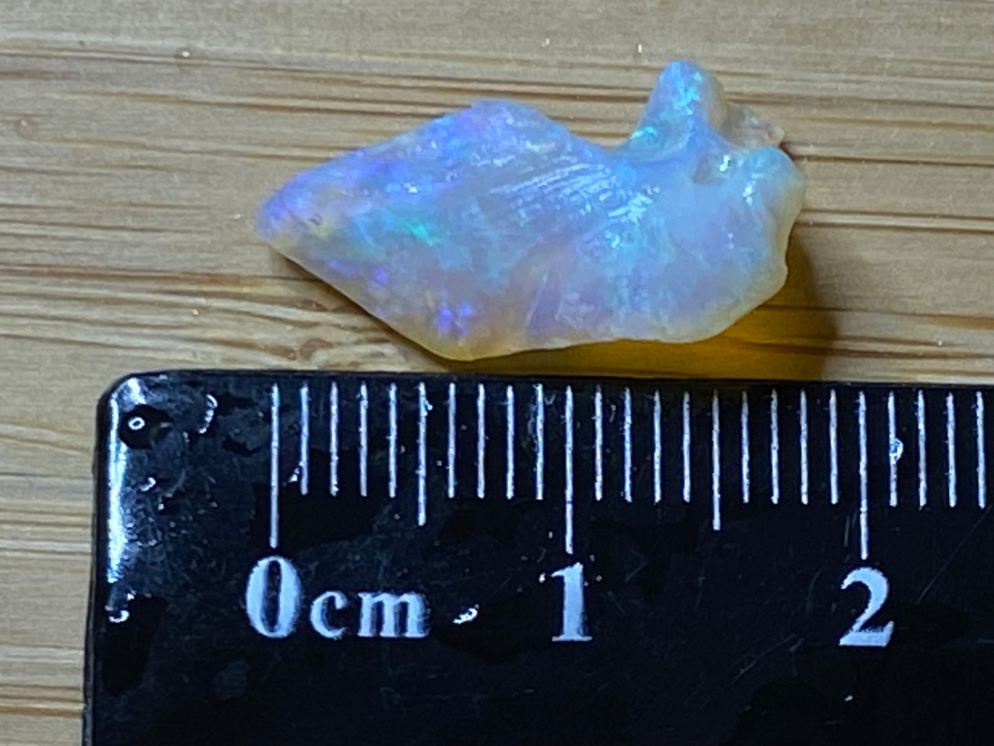3.8 克拉,天然澳大利亚蛋白石水晶壳,原石/磨擦,壮观的绿色和蓝色。