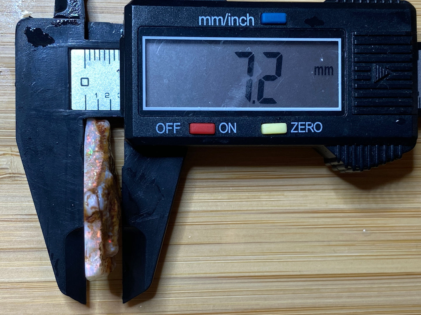 28 克拉天然澳大利亚蛋白石,AAA 库伯佩迪水晶宝石原石