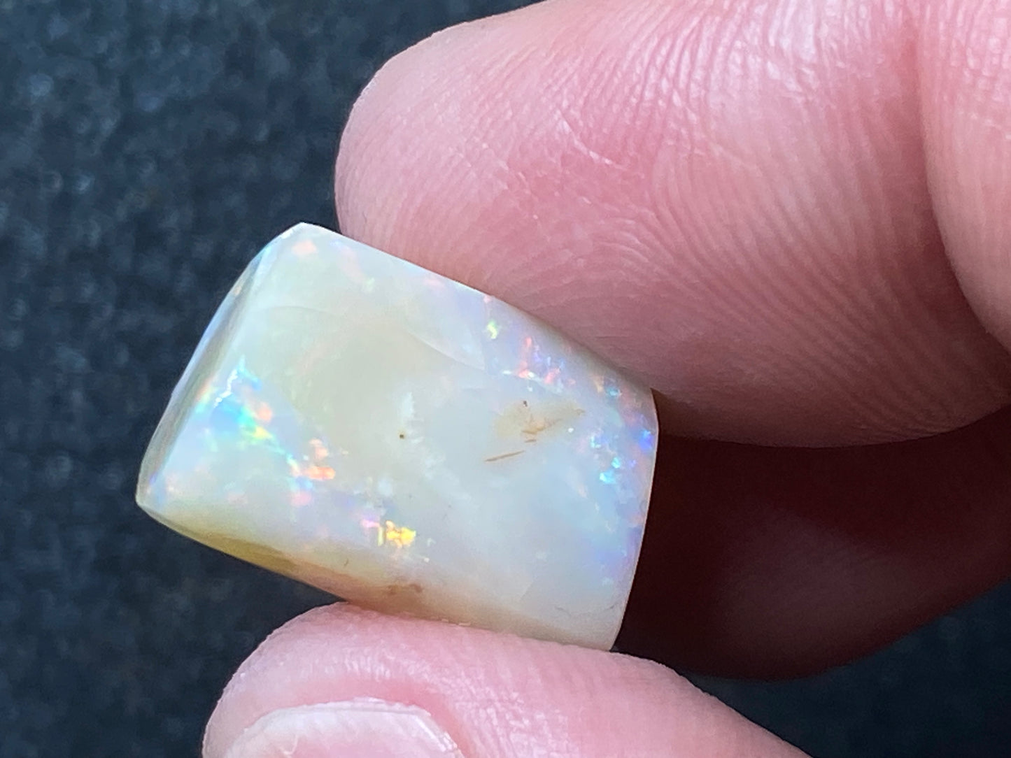 20 克拉天然澳大利亚蛋白石包裹,8 颗宝石,磨料,蛋白石谷,大量红宝石。