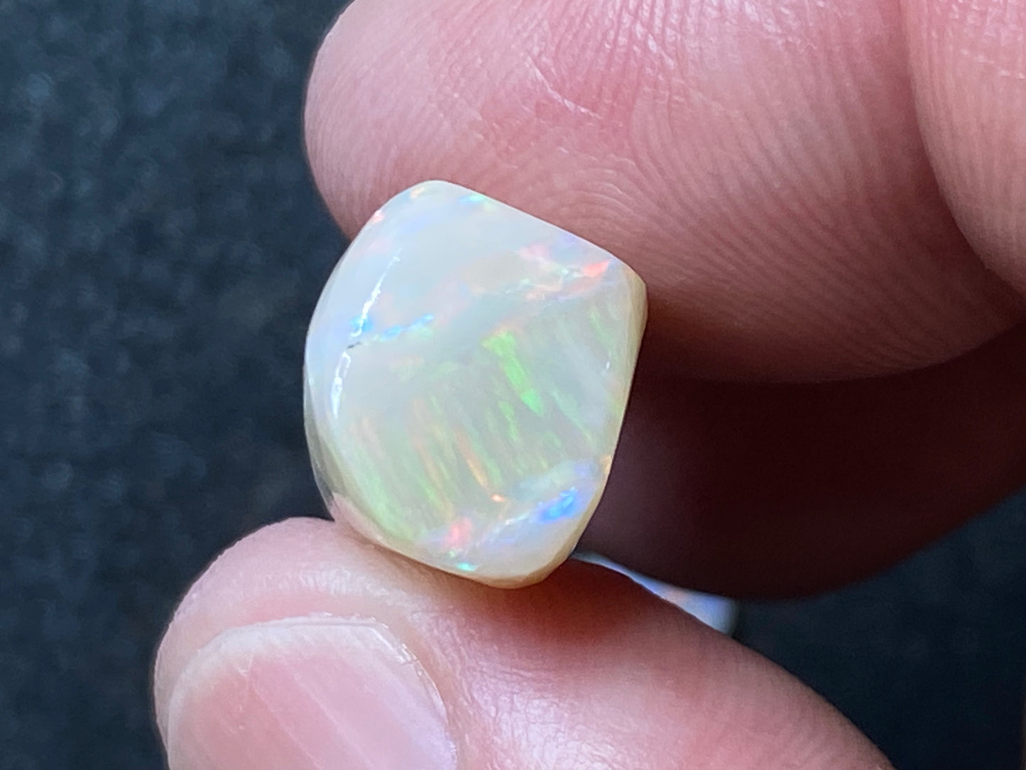 20 克拉天然澳大利亚蛋白石包裹,8 颗宝石,磨料,蛋白石谷,大量红宝石。