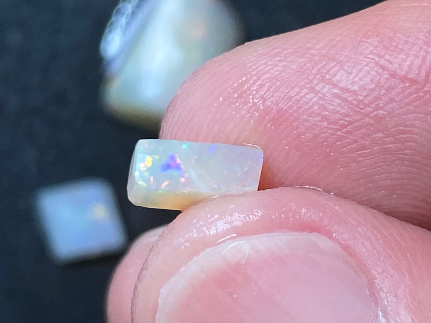 20 克拉天然澳大利亚蛋白石包裹,8 颗宝石,磨料,蛋白石谷,大量红宝石。