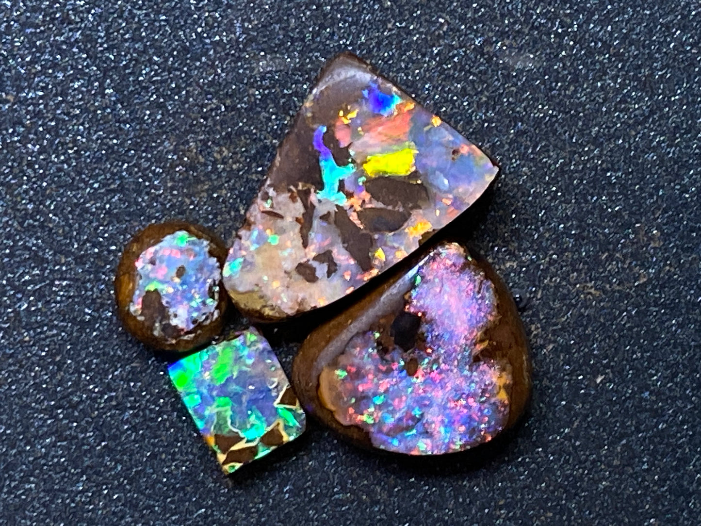 23 CTS 天然澳大利亚蛋白石包裹,博尔德蛋白石 4 次磨擦,色彩绚丽