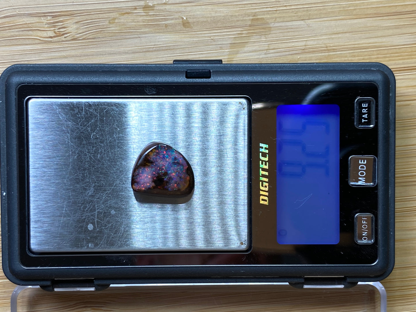 23 CTS 天然澳大利亚蛋白石包裹,博尔德蛋白石 4 次磨擦,色彩绚丽