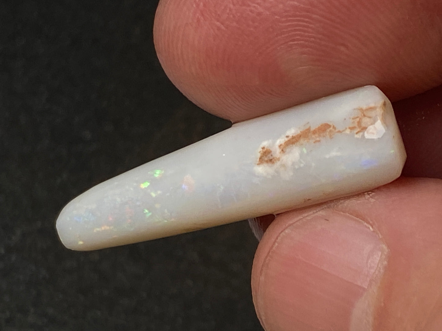 2.2 克天然澳大利亚白蛋白石,原石,红色和绿色