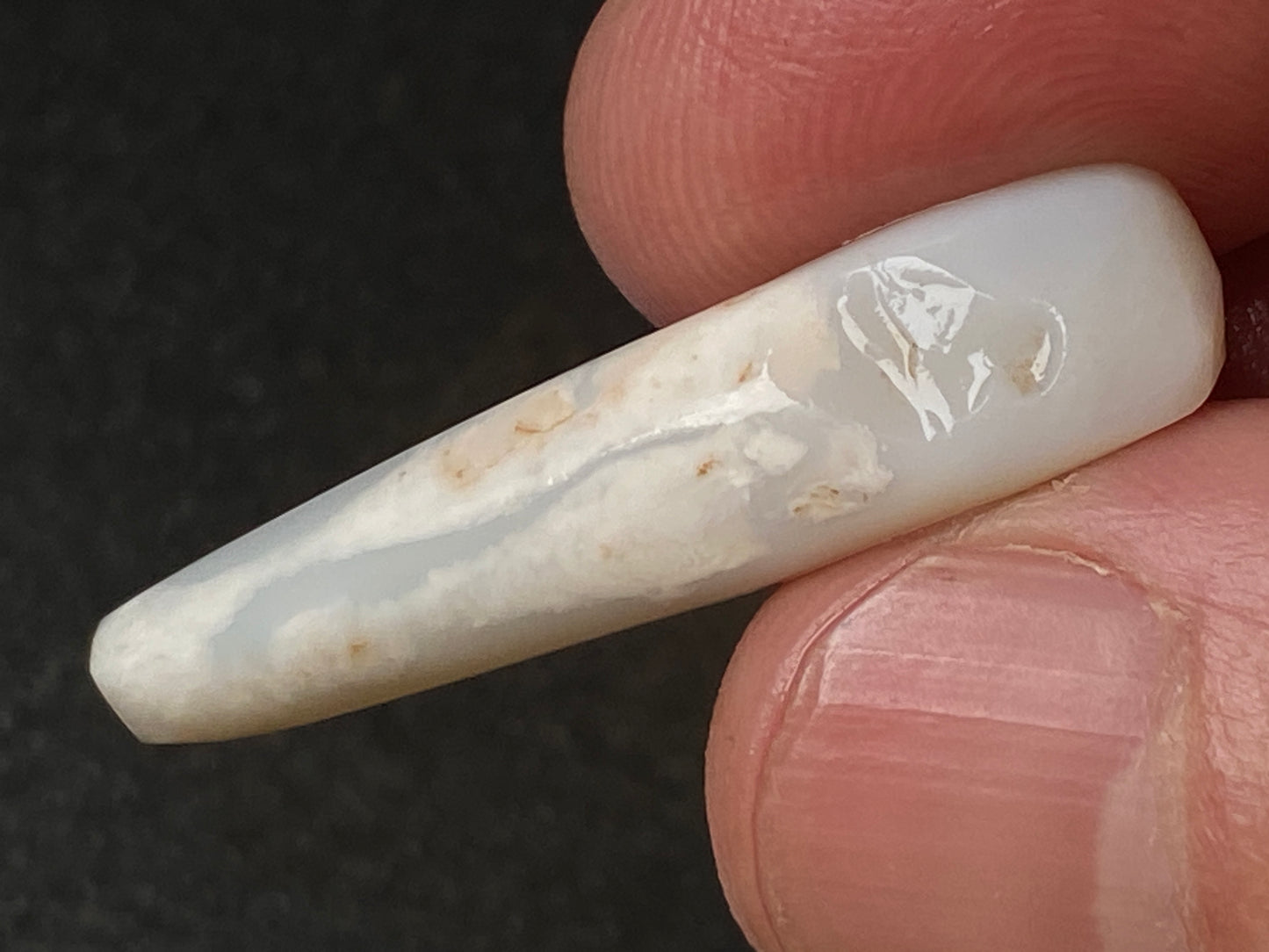 2.2 克天然澳大利亚白蛋白石,原石,红色和绿色