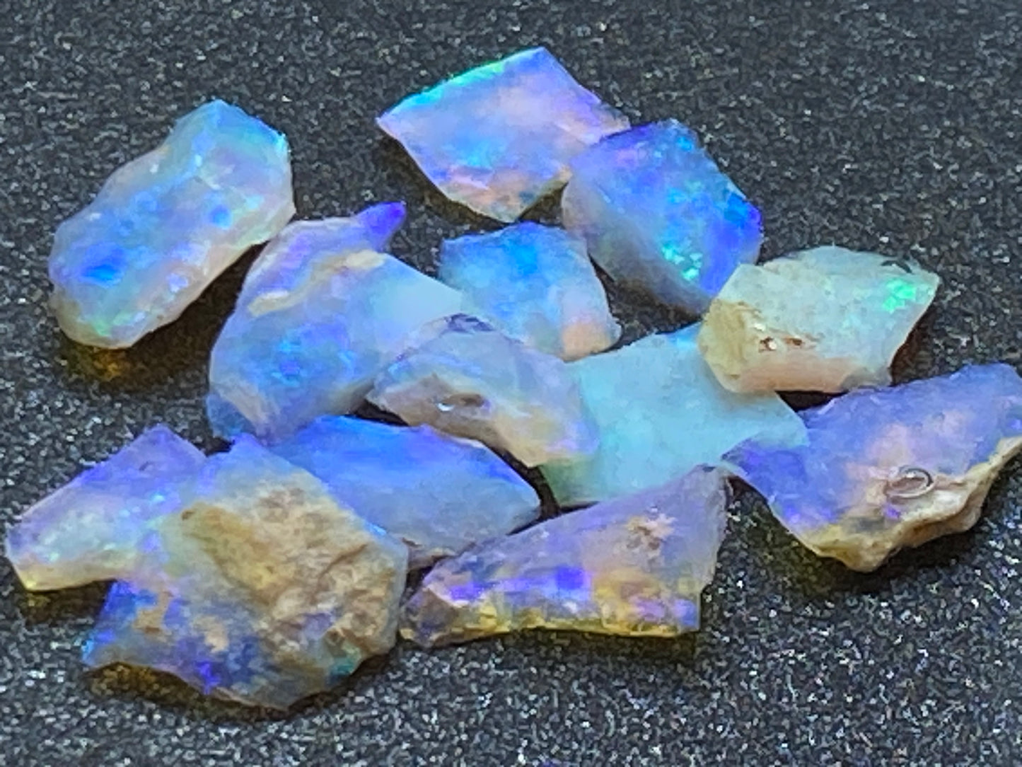 23 克拉天然澳大利亚水晶蛋白石包裹，小宝石，库伯佩迪原石