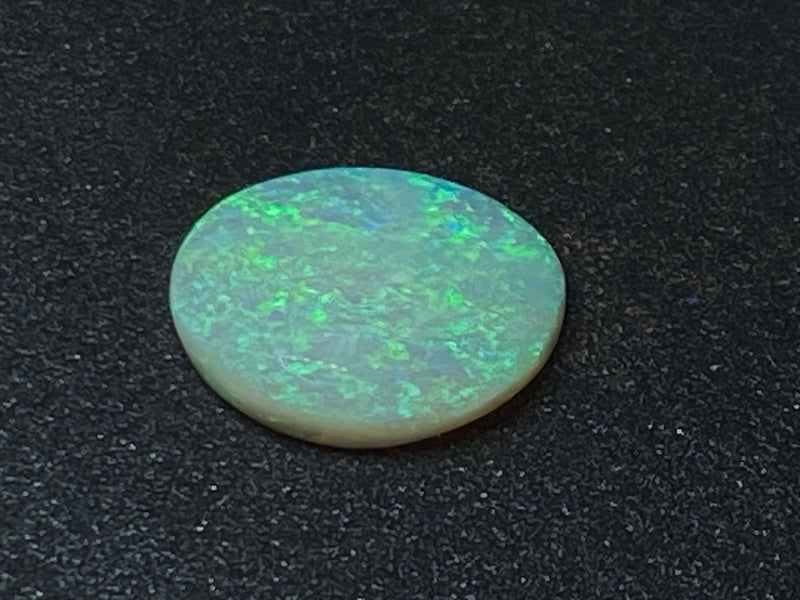 10 克拉天然澳大利亚水晶蛋白石，抛光，库伯佩迪，亮绿色