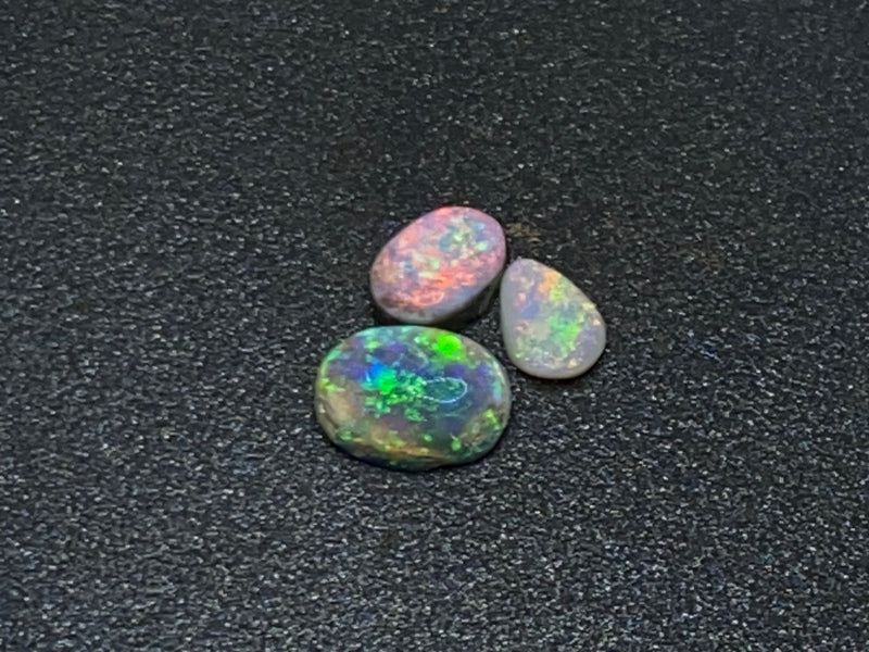7.5 Cts Natural Australian Opal Rubs, 3 Stones Rub and Rough Form, Lightning Ridge and Mintabi Black.