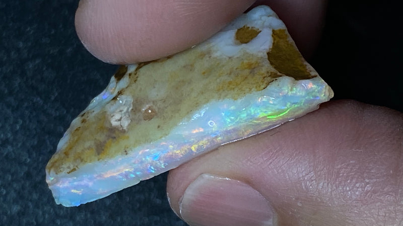 23 Cts Natural Australian Opal Stone, Coober Pedy Crystal Iin The Rough, Brilliant Colour Bar.