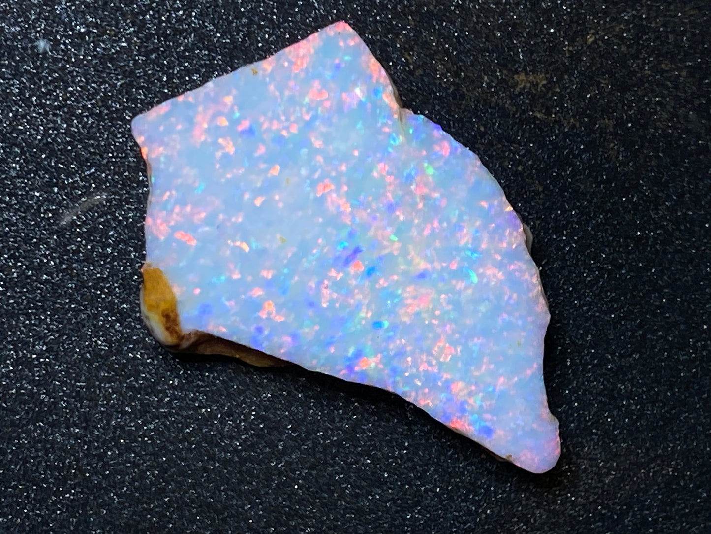 28 克拉天然澳大利亚蛋白石，AAA 库伯佩迪水晶宝石原石