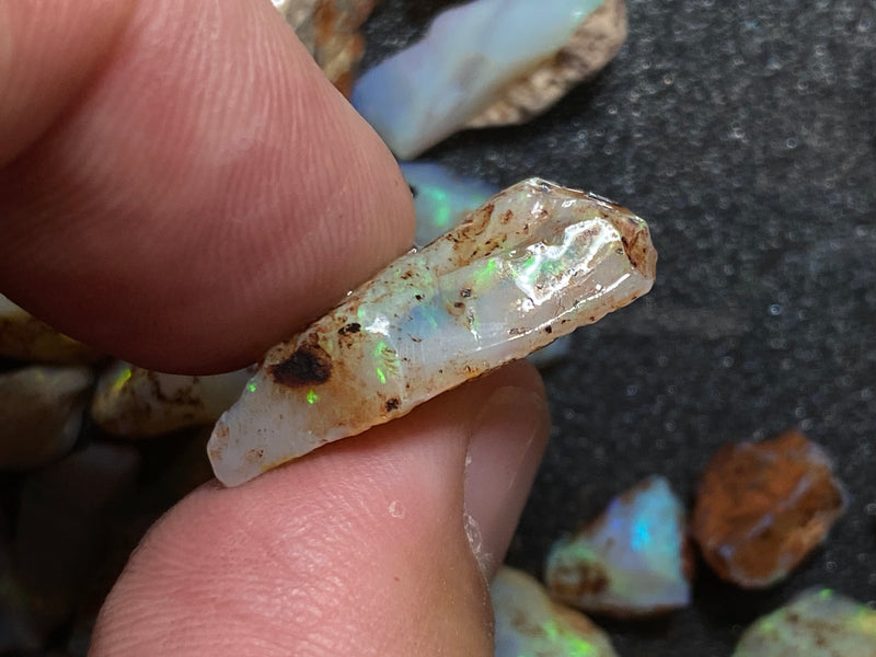 1 盎司天然澳大利亚蛋白石包裹，原石 Lambina，小明亮宝石