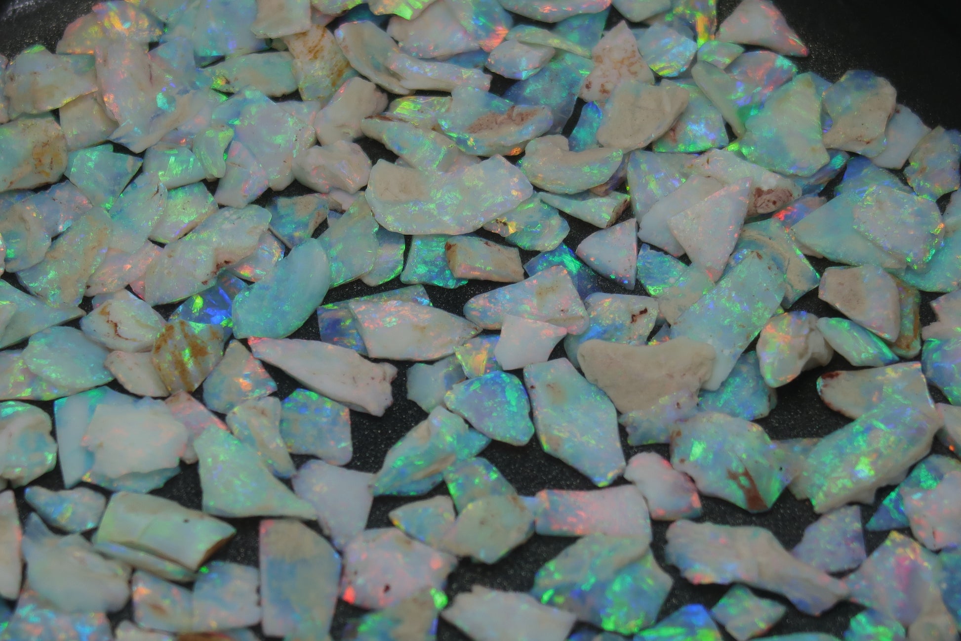 1OZ Natural Australian Opal Inlay Parcel, Grade 1, B5 Vivid Colors. Greens, Blues, Reds. - Australian Opal Store